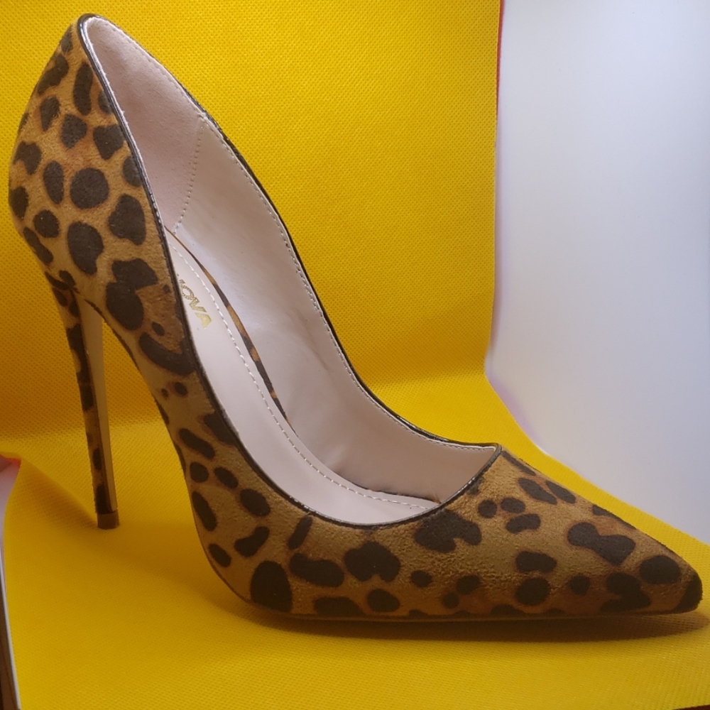 FashionNova Leopard print pumps